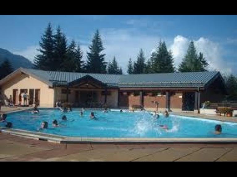 La piscine municipale ouverte et chauffée l'été
