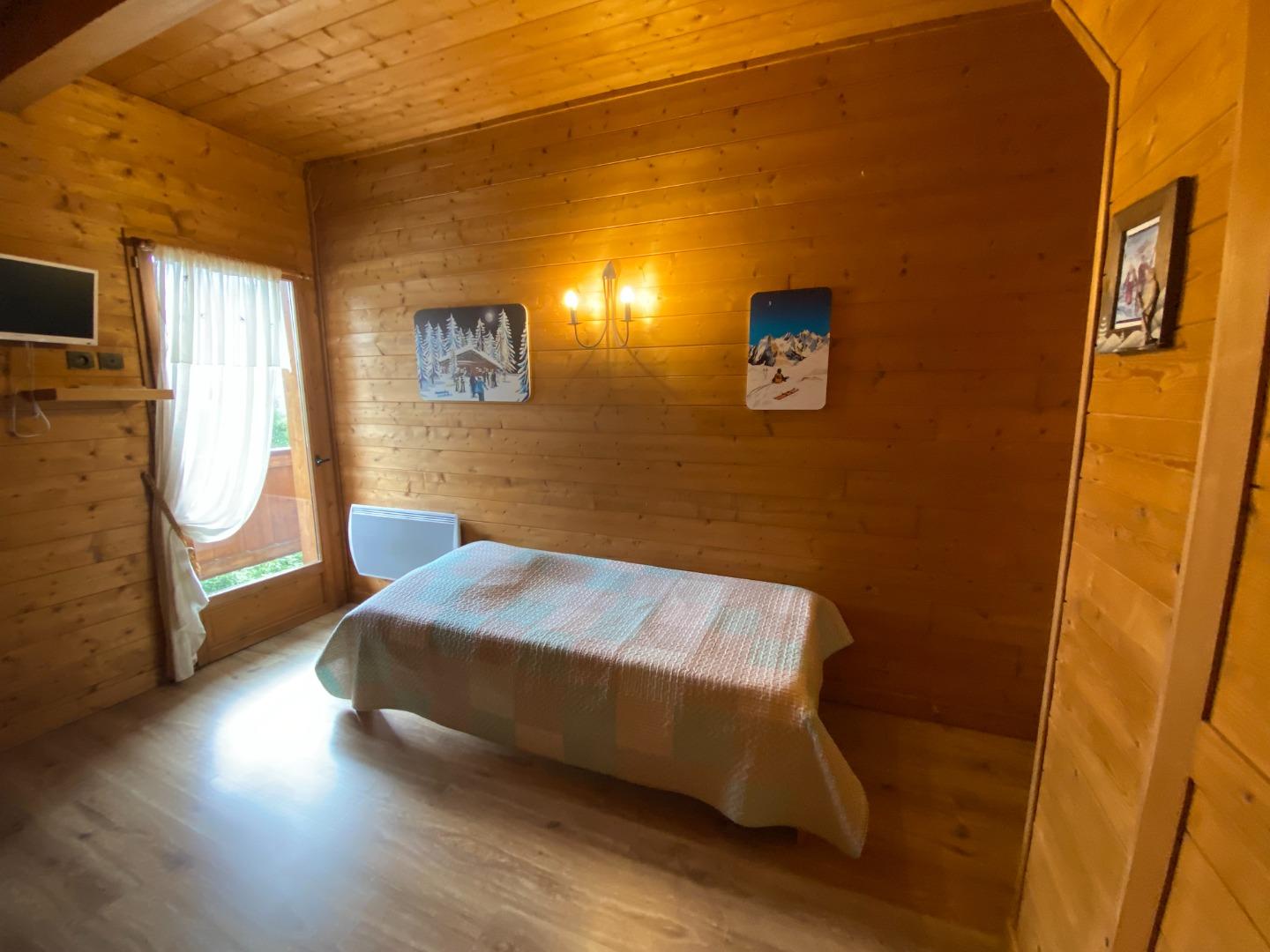 Chambre 2 (1 lit double et un lit simple) en R+1