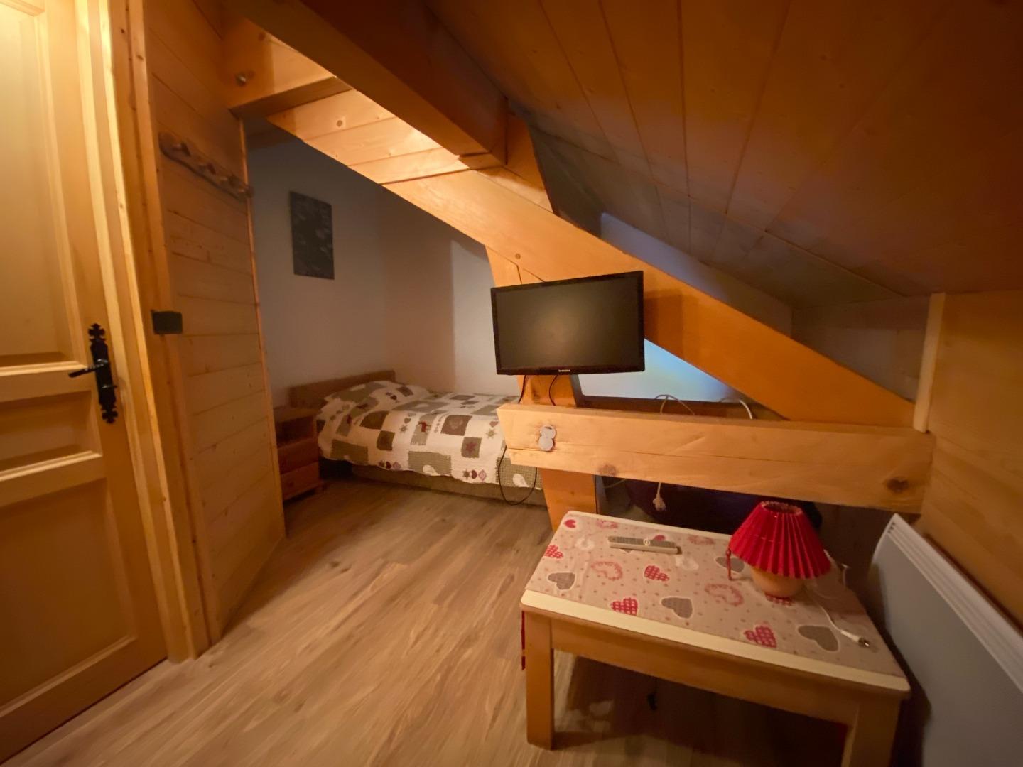 Chambre 4 (1 lit double et 1 lit simple) en R+1